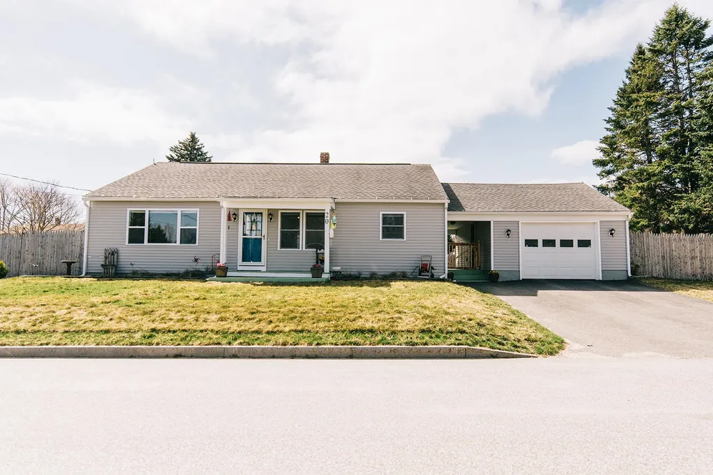 20 Beckett Street Auburn ME 04210