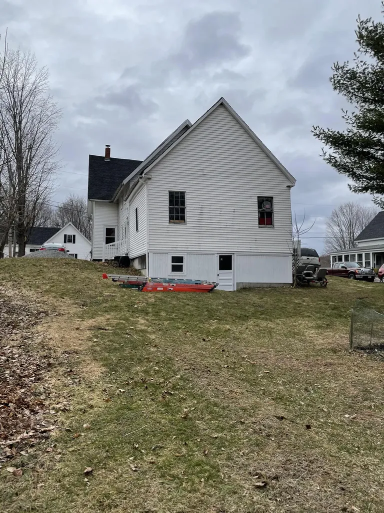 18 Oak Street Gardiner ME 04345