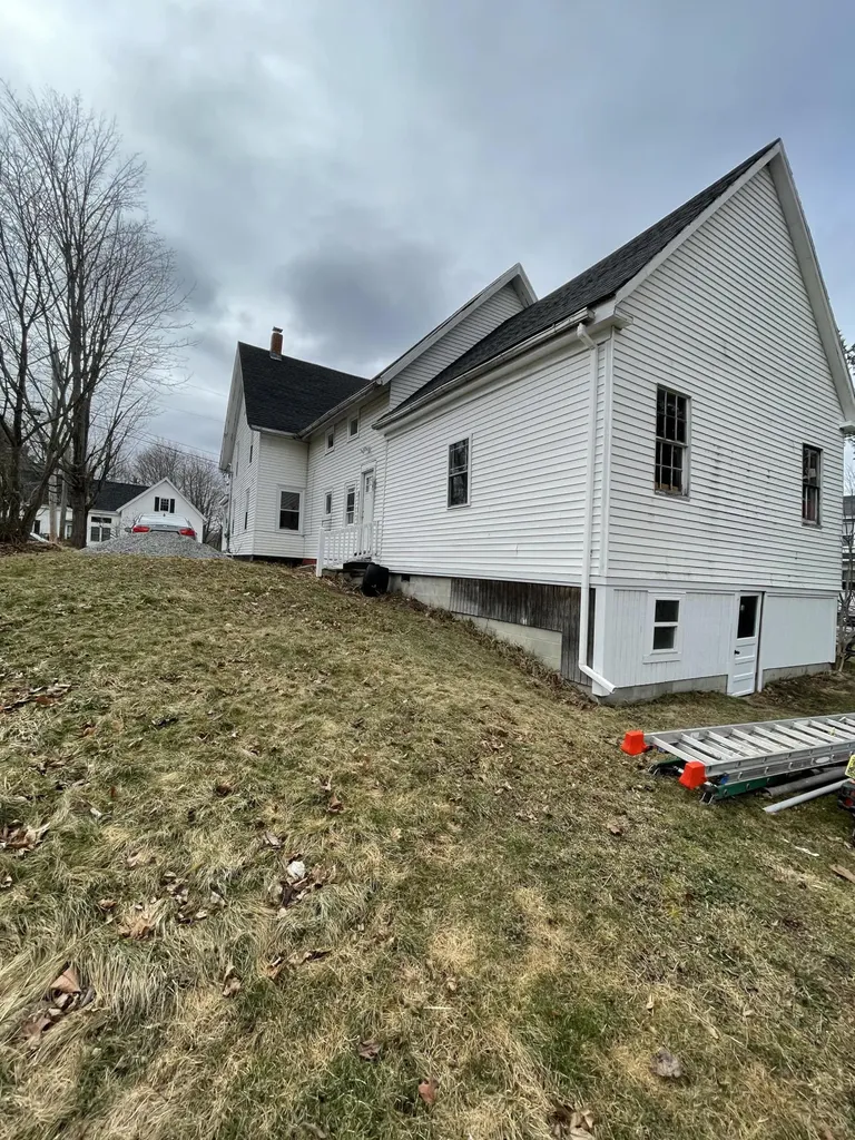 18 Oak Street Gardiner ME 04345