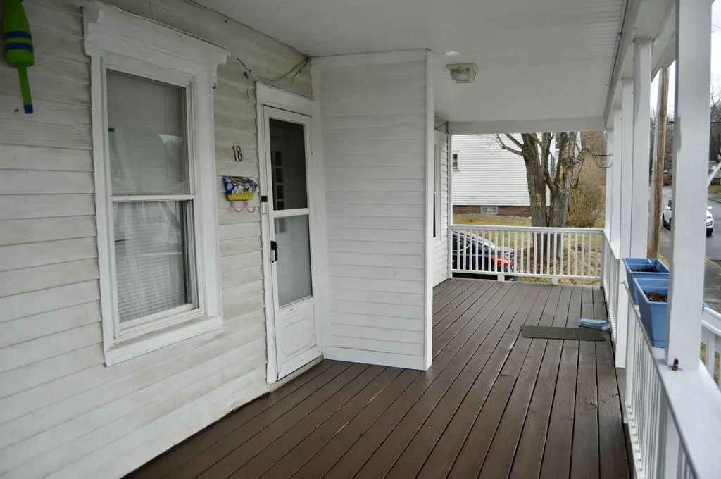 18 Oak Street Gardiner ME 04345