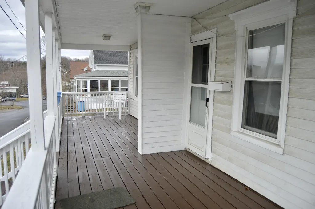 18 Oak Street Gardiner ME 04345