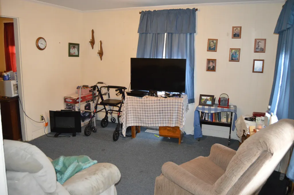 18 Oak Street Gardiner ME 04345