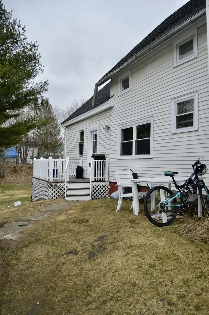 18 Oak Street Gardiner ME 04345