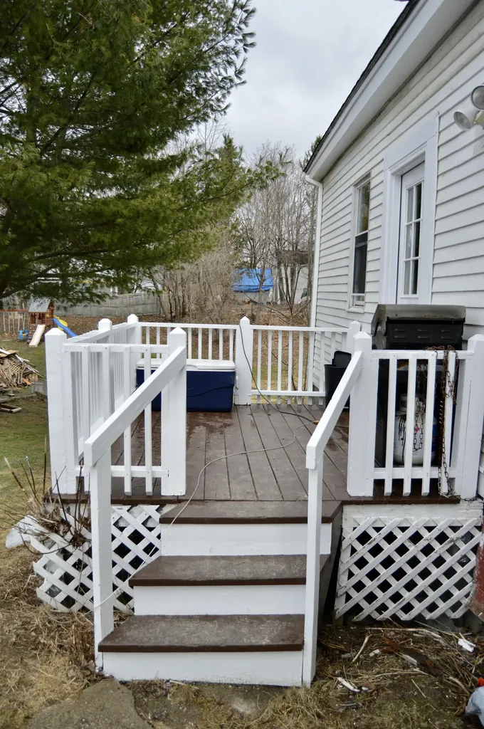 18 Oak Street Gardiner ME 04345