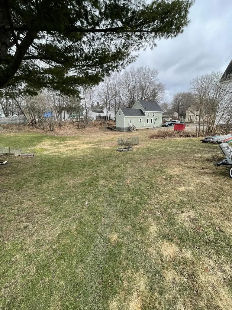 18 Oak Street Gardiner ME 04345
