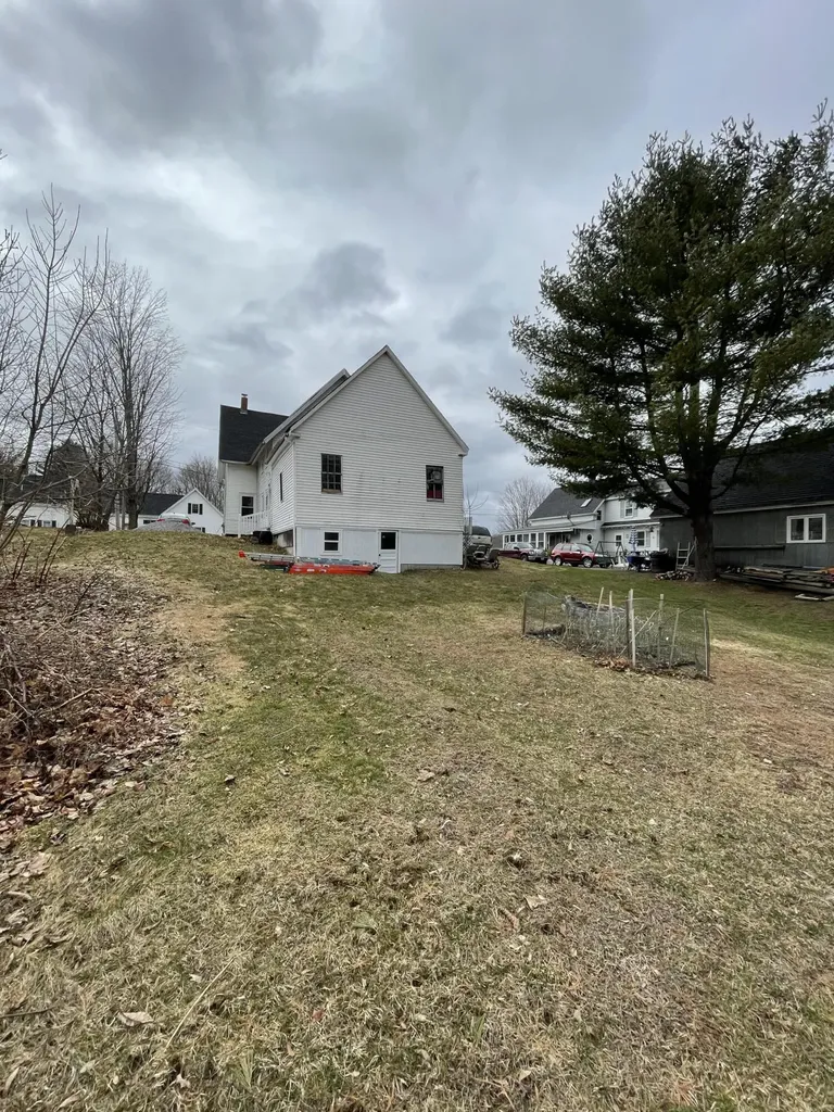18 Oak Street Gardiner ME 04345