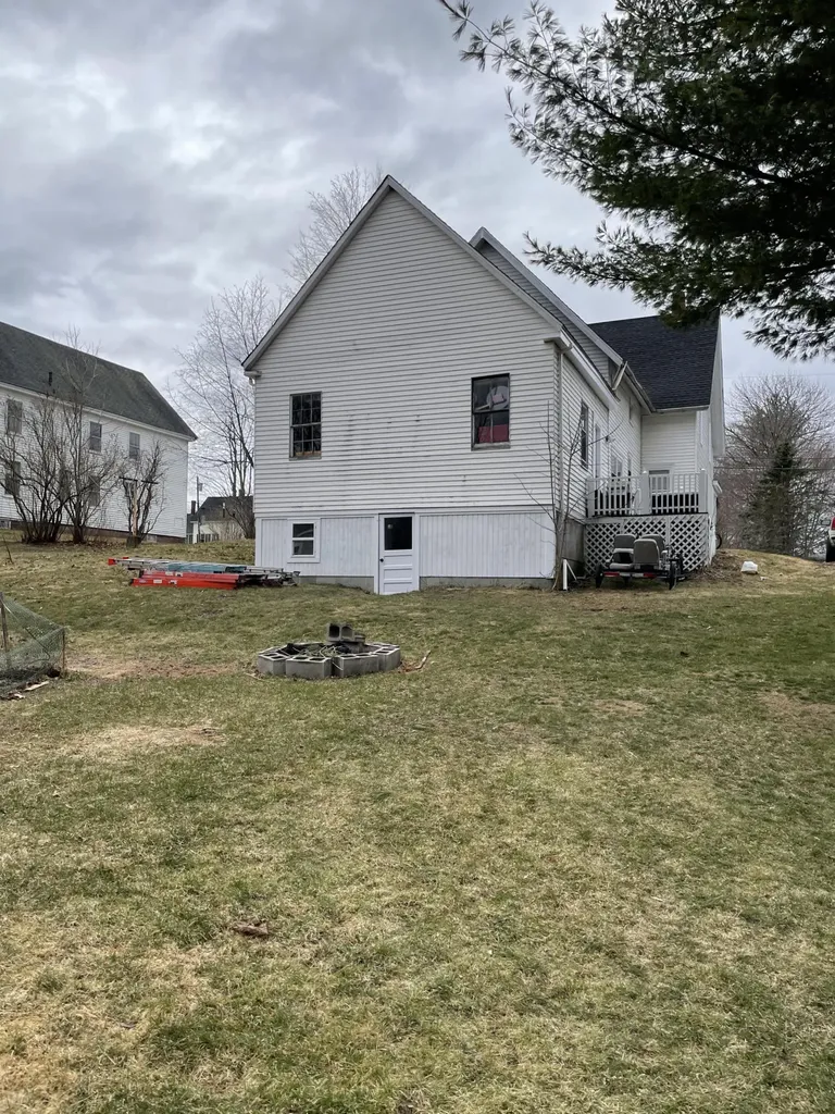 18 Oak Street Gardiner ME 04345
