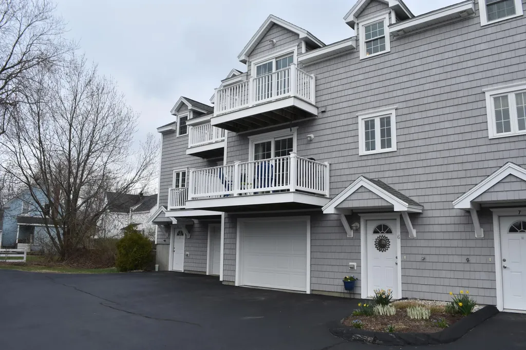 25 Henley Street South Portland ME 04106