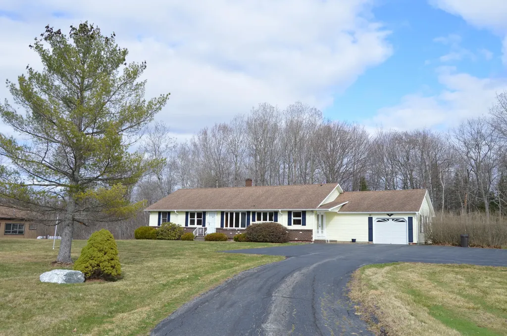 3 Independence Avenue Hampden ME 04444