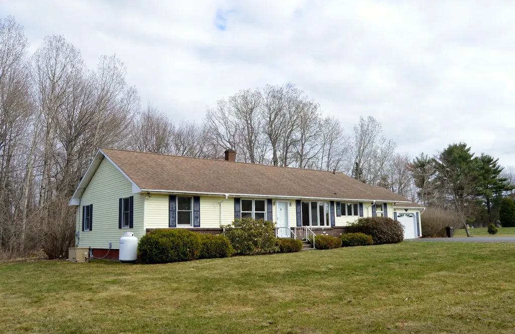 3 Independence Avenue Hampden ME 04444