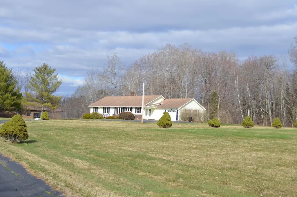 3 Independence Avenue Hampden ME 04444