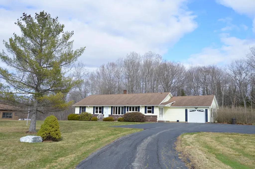 3 Independence Avenue Hampden ME 04444