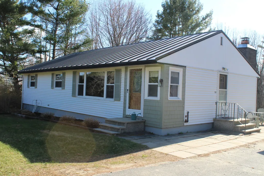 787 Wiscasset Road Pittston ME 04345