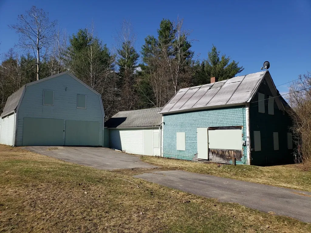 11 Salisbury Road Canaan ME 04924