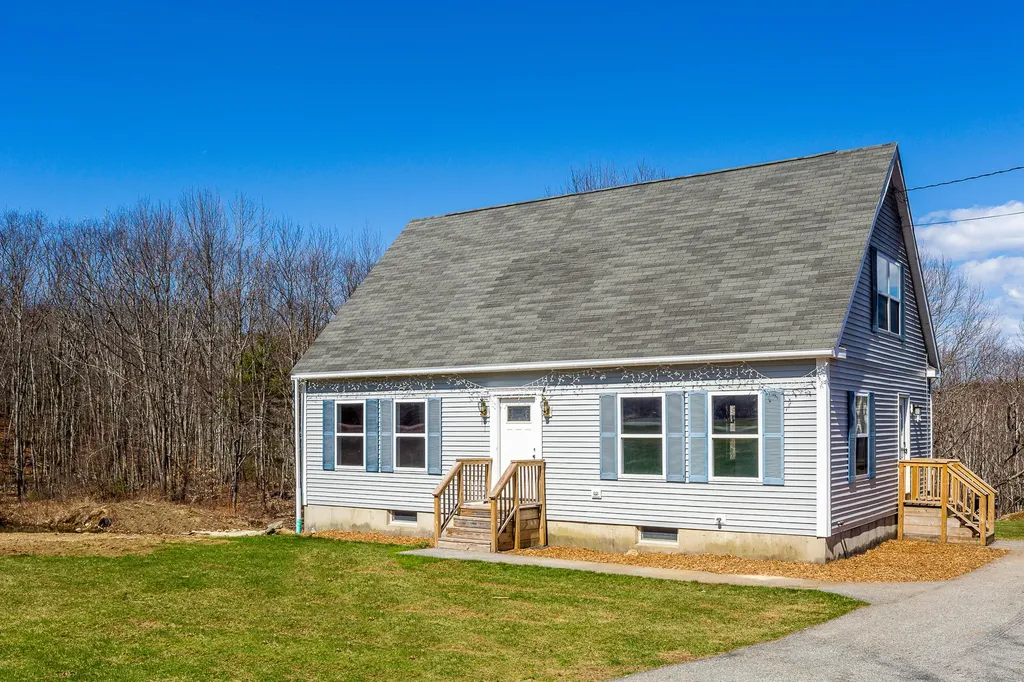52 Robbins Road Hope ME 04847