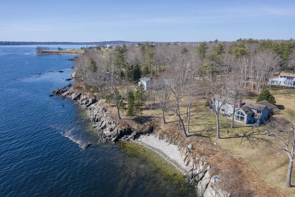 92 Eastward Rockport ME 04856