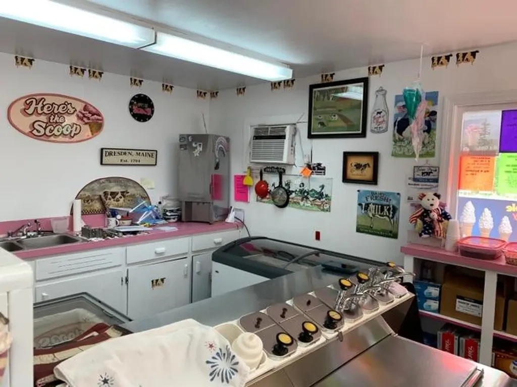 755 Gardiner Road Dresden ME 04342