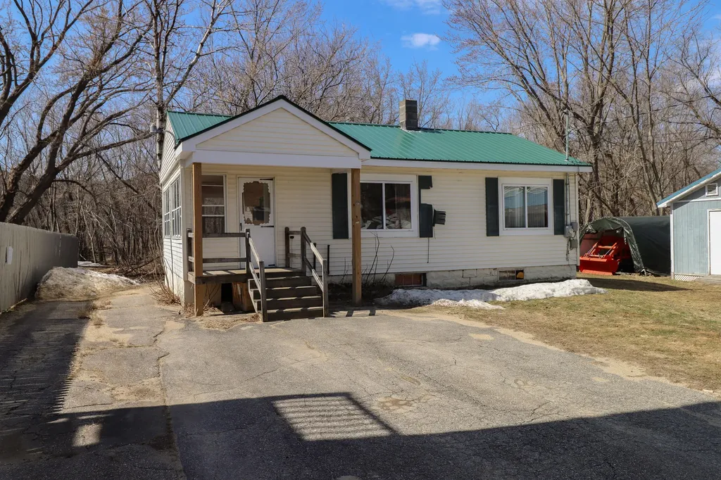 43 Carlton Avenue Mexico ME 04257