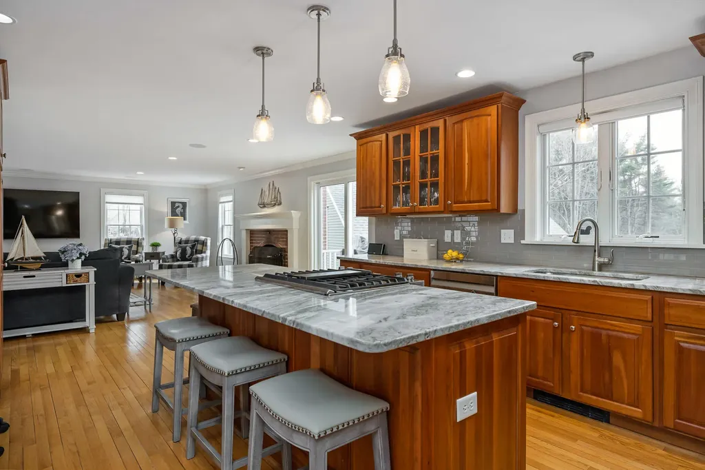 81 Ridge Road York ME 03909