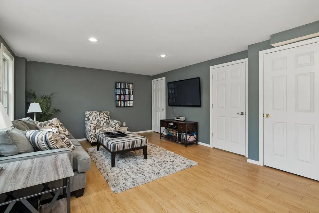 81 Ridge Road York ME 03909