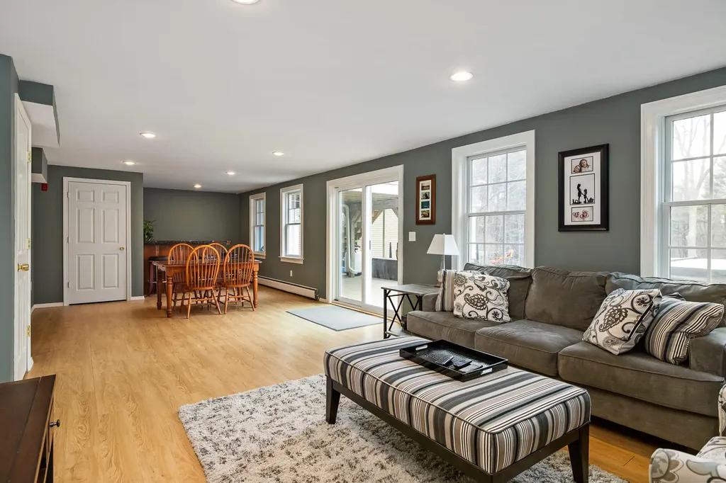 81 Ridge Road York ME 03909