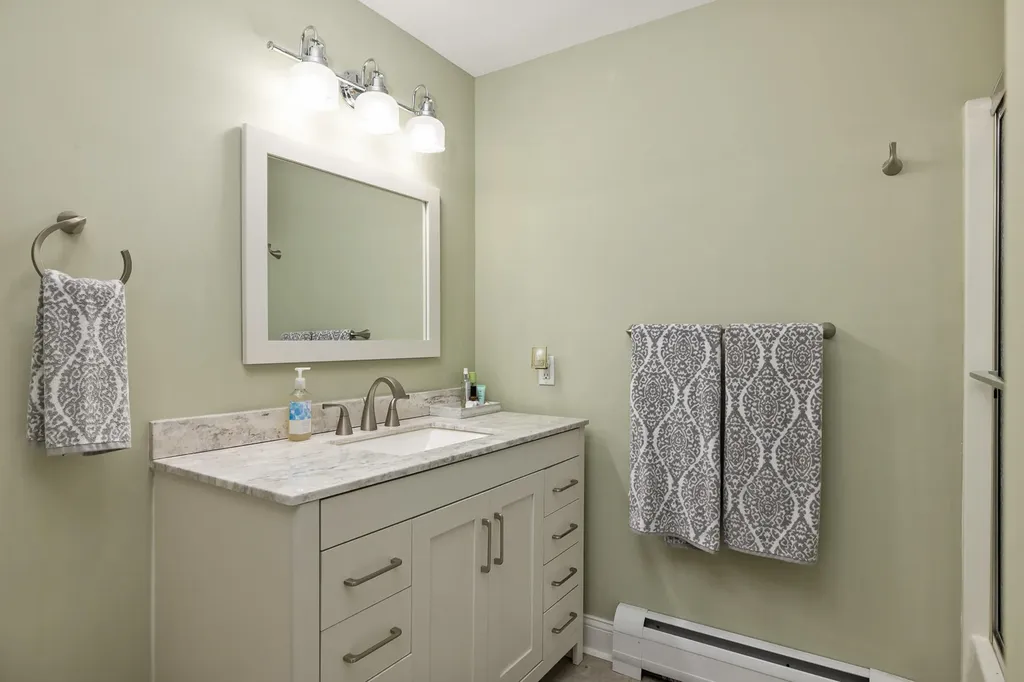 81 Ridge Road York ME 03909