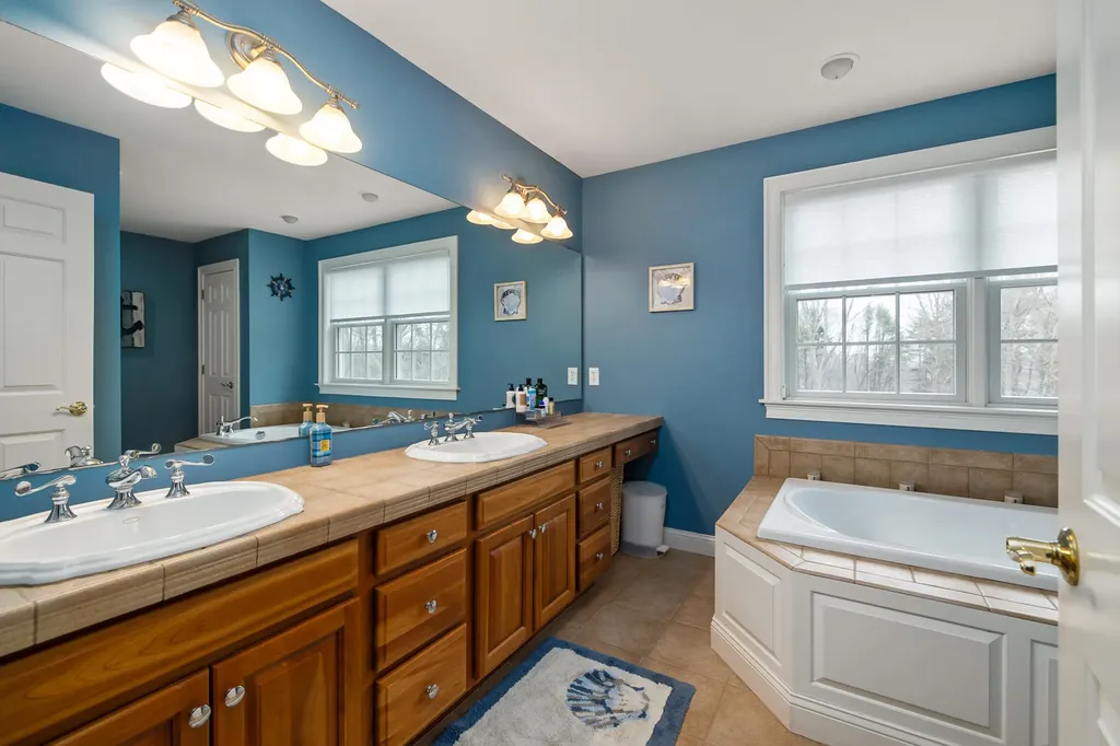 81 Ridge Road York ME 03909