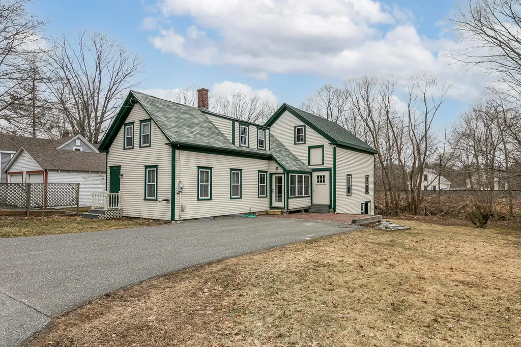 10 Royal Avenue Freeport ME 04032
