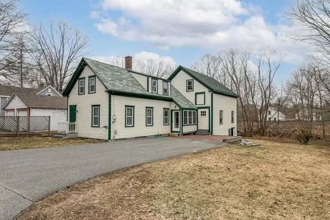 10 Royal Avenue Freeport ME 04032