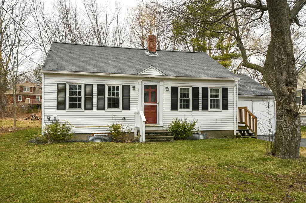 63 Colonial Road Westbrook ME 04092