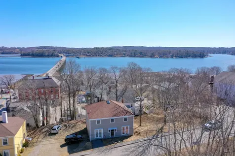 31 Fort Hill Street Wiscasset ME 04578