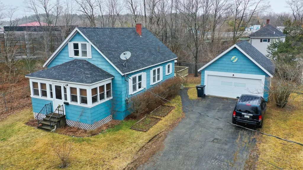 27 Lemist Street Bangor ME 04401
