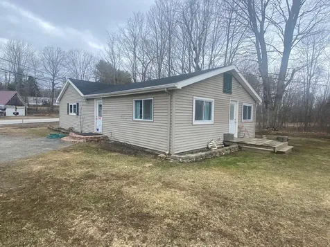 689 Whitefield Road Pittston ME 04345