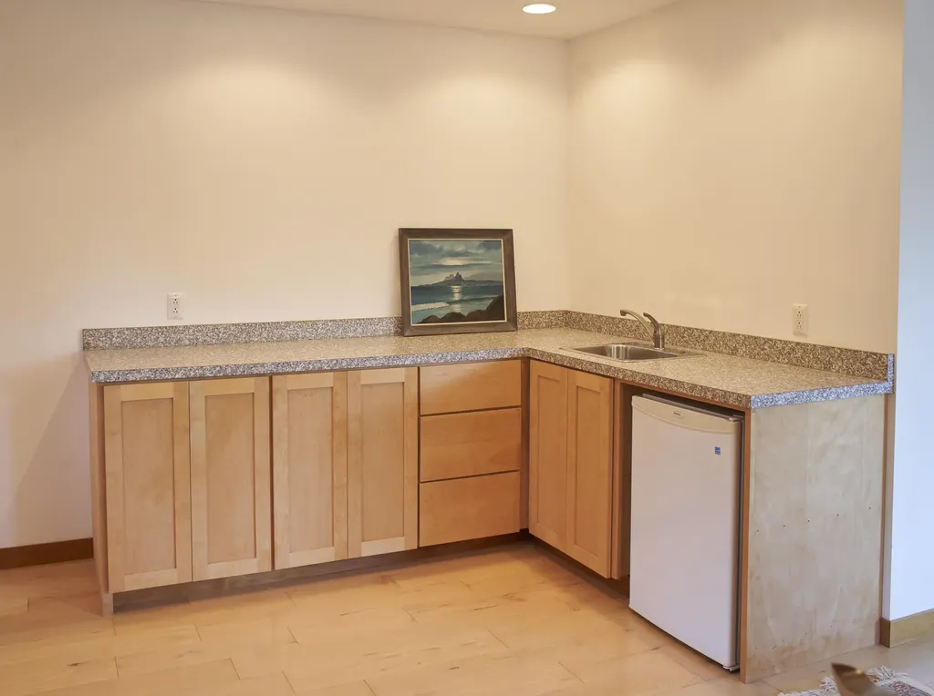 13 Hawthorne Lane Surry ME 04684