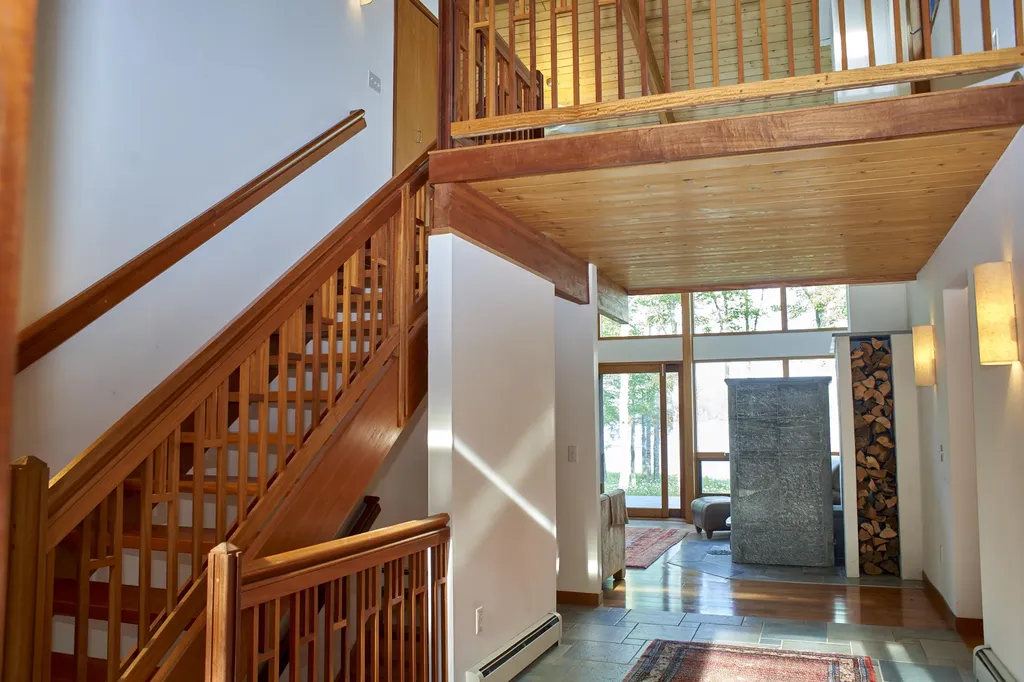 13 Hawthorne Lane Surry ME 04684
