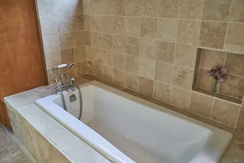 13 Hawthorne Lane Surry ME 04684