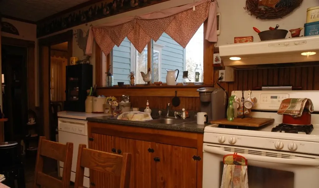 36 Farmington Road Strong ME 04983