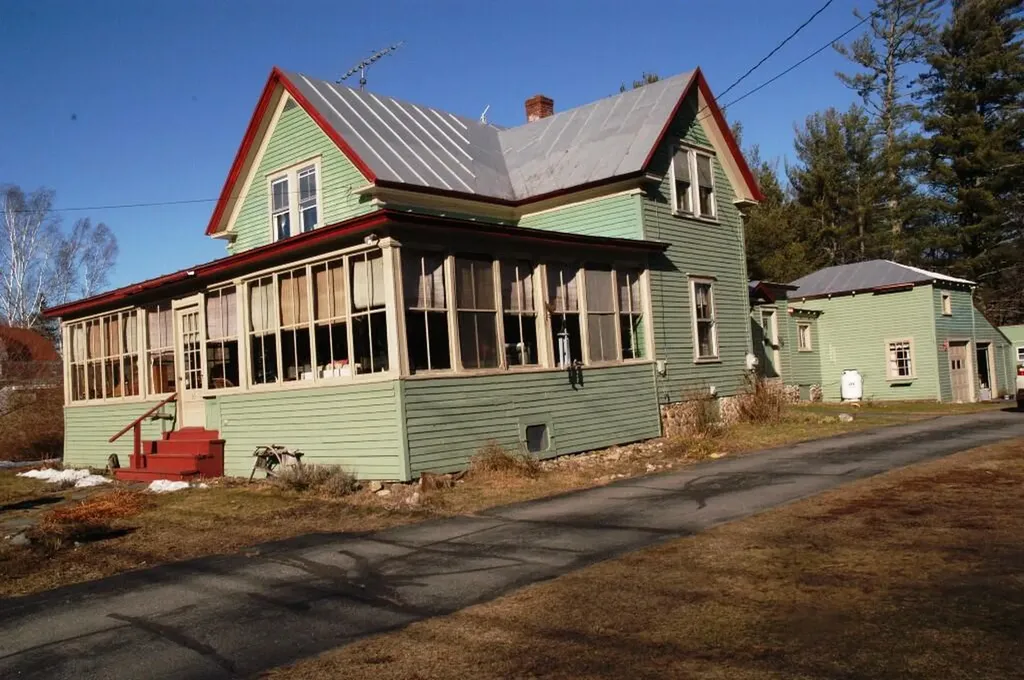 36 Farmington Road Strong ME 04983