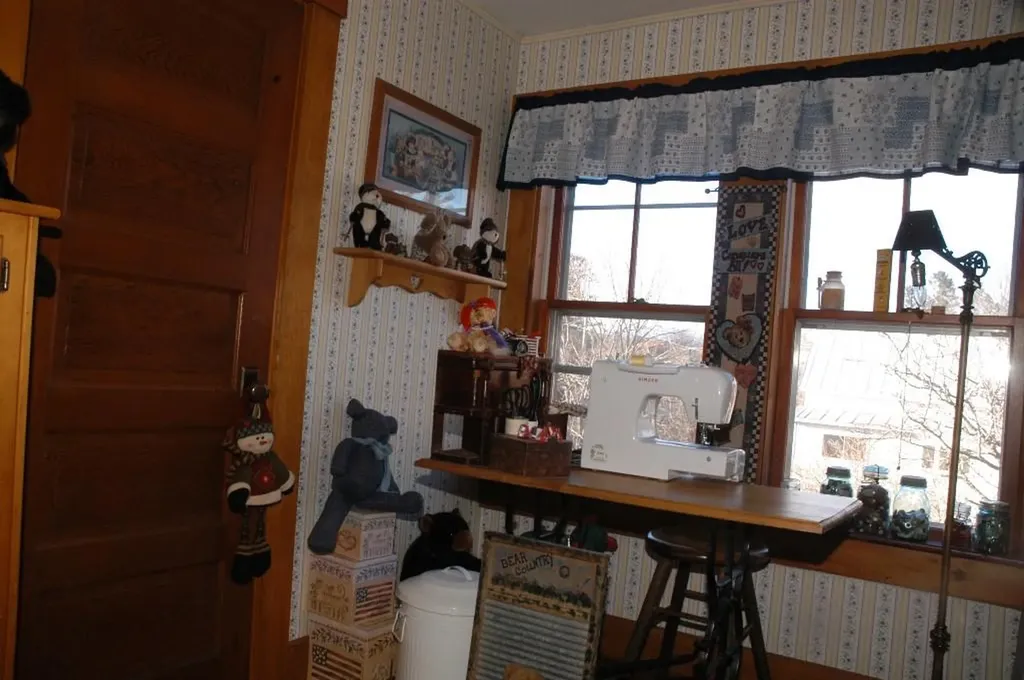 36 Farmington Road Strong ME 04983
