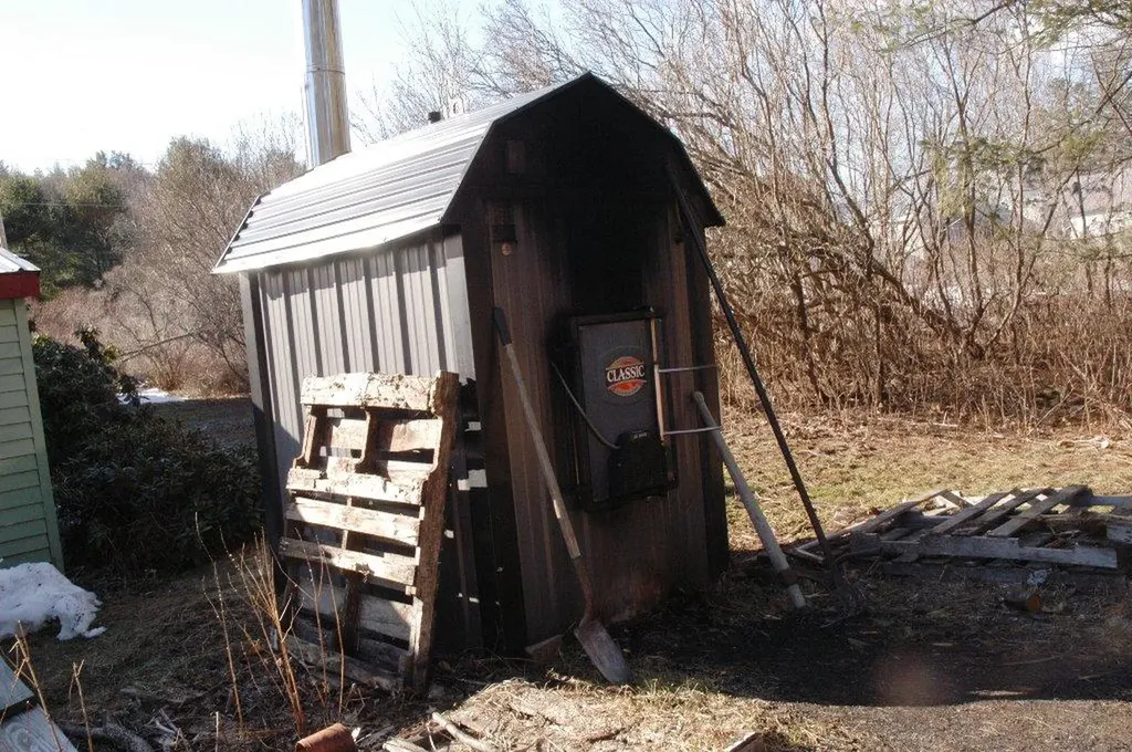 36 Farmington Road Strong ME 04983
