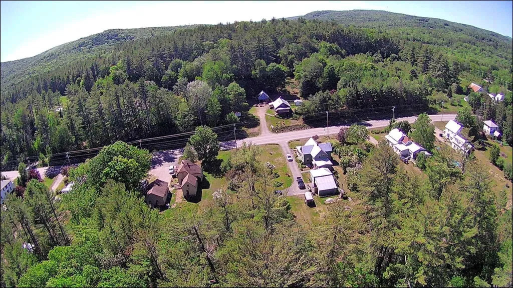 36 Farmington Road Strong ME 04983