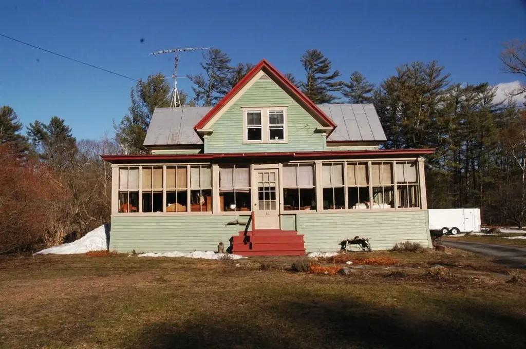 36 Farmington Road Strong ME 04983
