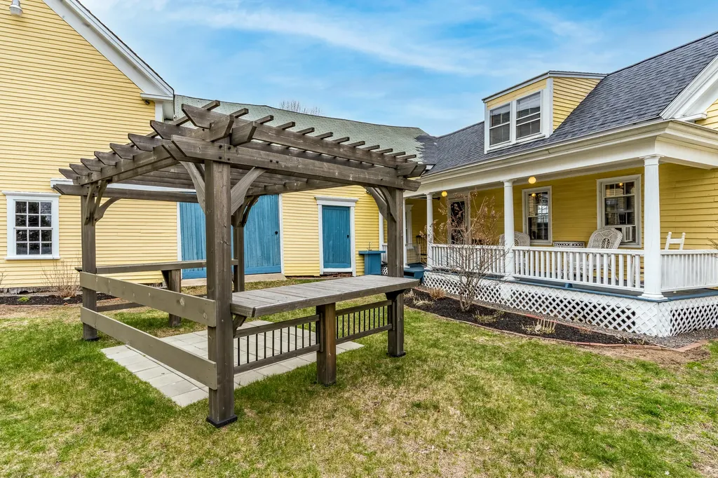 97 County Road Scarborough ME 04074