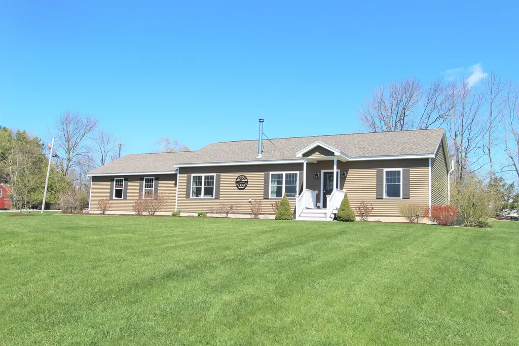 24 Grandview Acres Glenburn ME 04401