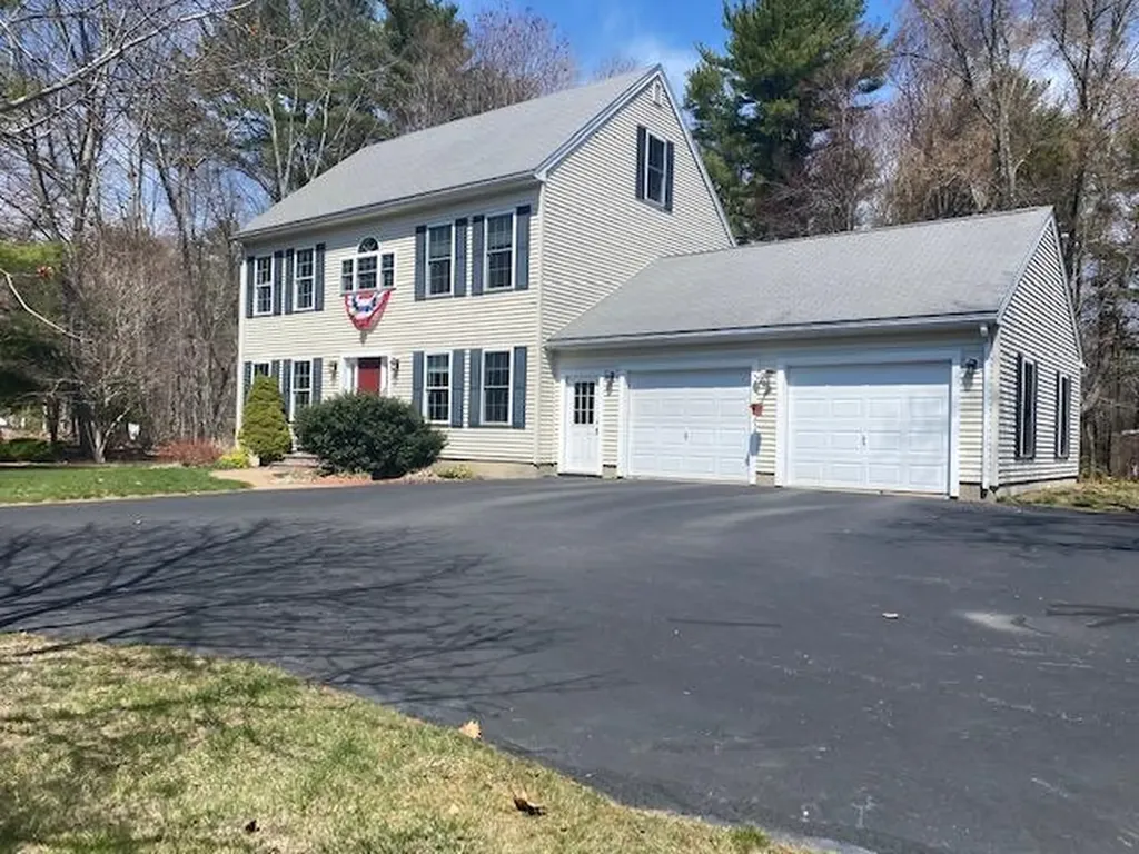 7 Squire Lane York ME 03909