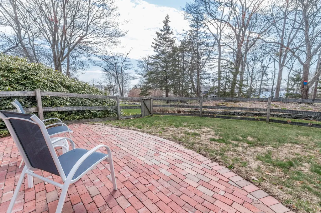 7 Smugglers Cove Road Cape Elizabeth ME 04107