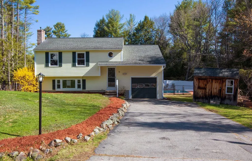 15 Heather Road York ME 03909