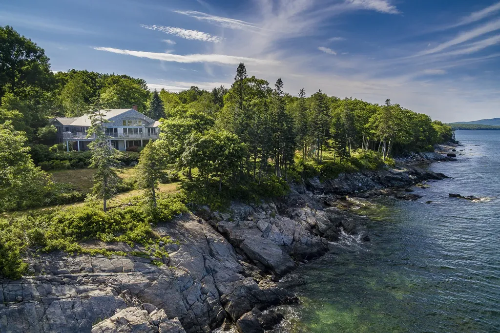 18 Eastward Rockport ME 04856
