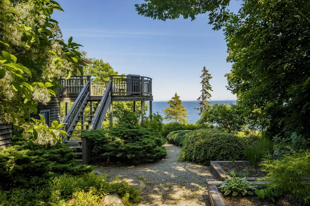 18 Eastward Rockport ME 04856