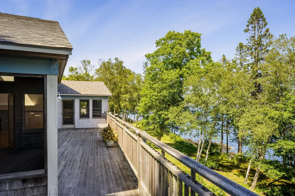 18 Eastward Rockport ME 04856